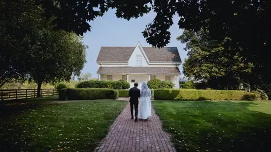 Mariage ou maison : les Canadiens renoncent à leurs noces de rêve afin d’accéder à la propriété